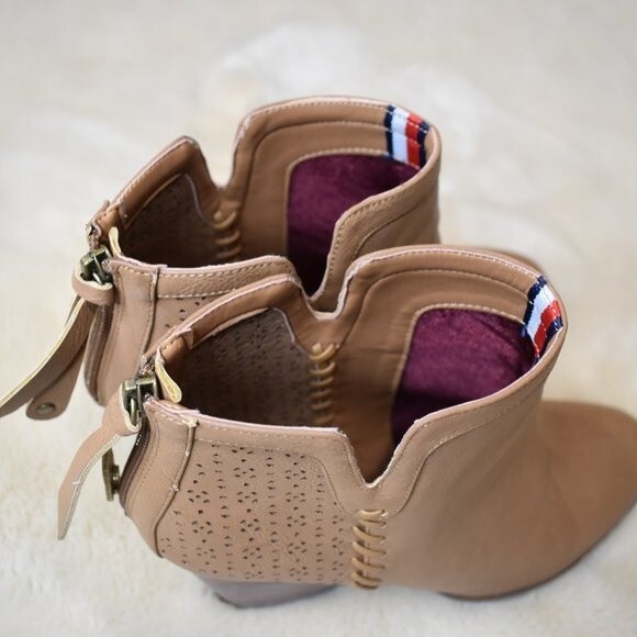 Tommy Hilfiger Brown Stacked Heel Ankle Boots Women’s 9.5 Almond Toe Zip - Picture 5 of 12